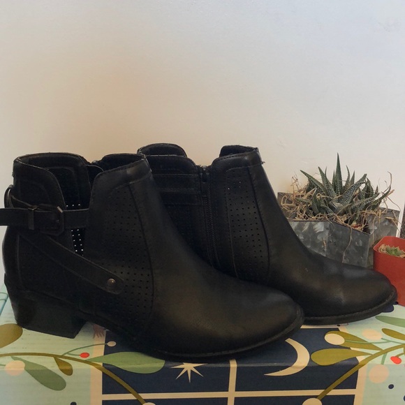 Black Leather Western style Bootie! - Picture 2 of 7